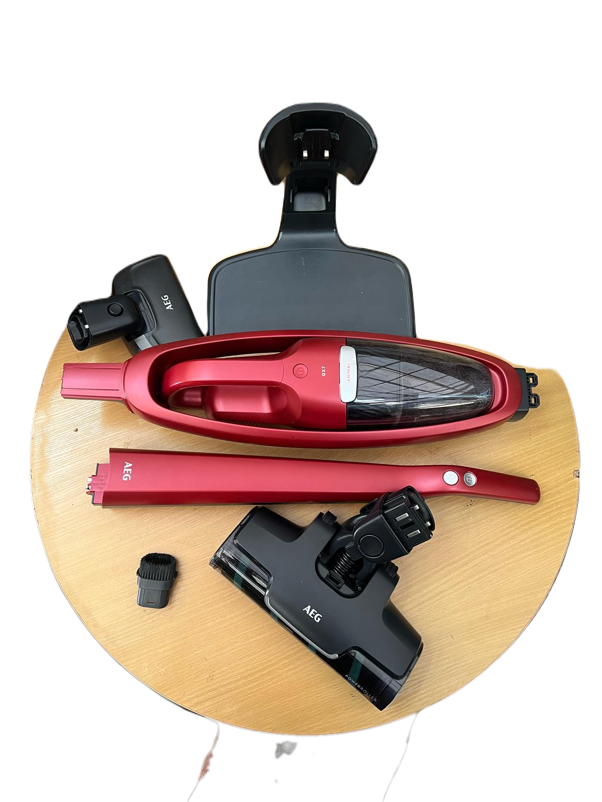 Odkurzacz pionowy AEG QX7-1ULTAN czerwony